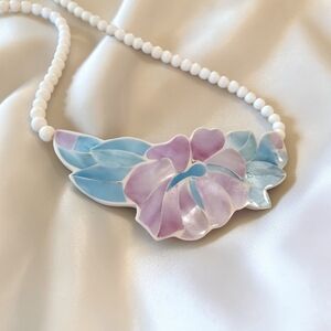 Vintage 70s/80s Floral Iridescent Mother-of-Pearl Necklace in Pastel Pink & Blue